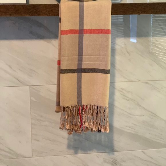 paivori.com Accessories - Beautiful scarf